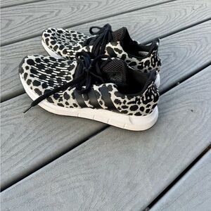 Womens Adidas Swift Run Leopard Print Knit Sneakers size 7 1/2